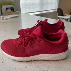 Mens ASICS running shoes, size 10 slightly worn, still in great shape